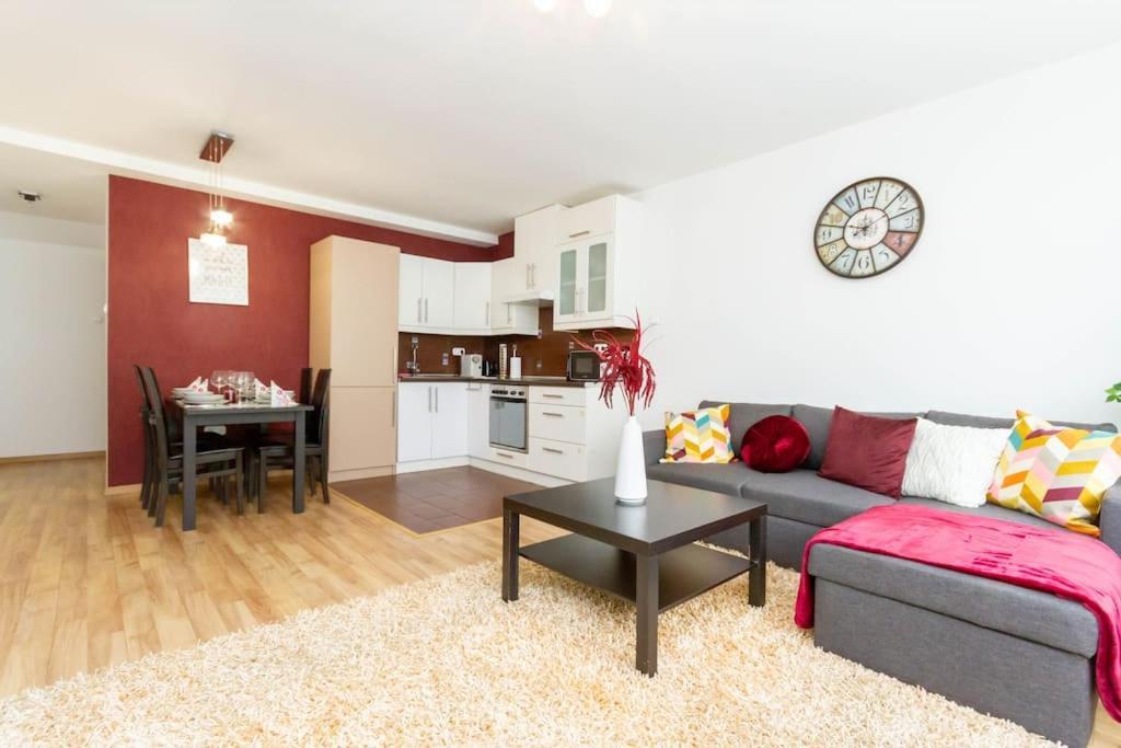 Family Lux Lounge In Voeroesmarty Street By Nw Apartment บูดาเปสต์ ภายนอก รูปภาพ